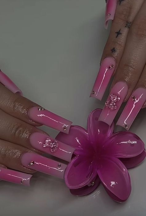 Dark Pink Acrylics, Pink Birthday Nails Square, Dark Pink Nails Designs, Pink Bling Nails Rhinestones, Dark Valentines Nails, Latina Nail Designs Pink, Pink Airbrush Nails, Nail Art Y2k, Y2k Nail Art