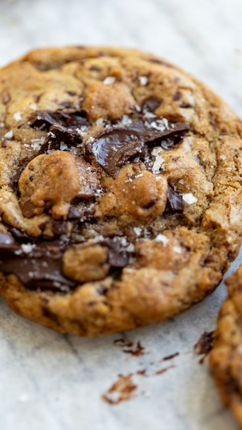 A sweet and chewy cookie with a subtle gooey centre, scented with cardamom and the most divine browned butter. These might just be your new favourite. Cardamom Cookies Recipe, Cardamom Cookies, Winter Baking, Big Cookie, Browned Butter, Chocolate Chunk, Chocolate Chunk Cookies, Candy Desserts, Baking Sweets