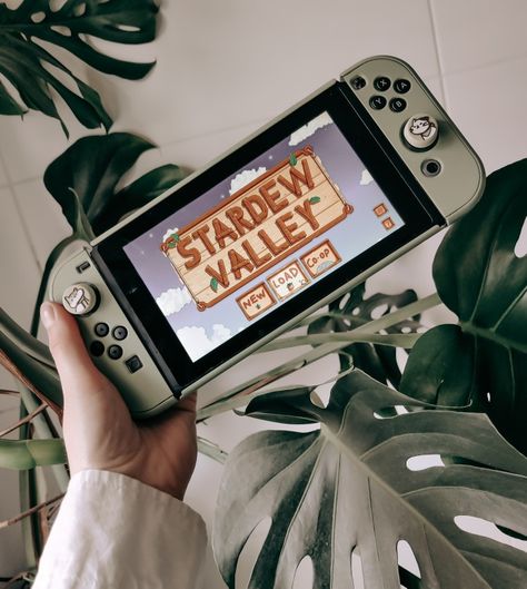 #stardew #stardewvalley #sdv #green #aesthetic #plants Nintendo Switch Aesthetic Green, Stardew Valley Switch Aesthetic, Girl Gamer Aesthetic, Green Nintendo Switch, Green Aesthetic Plants, Aesthetic Switch, Video Games Aesthetic, Stardew Valley Aesthetic, Videogame Aesthetic