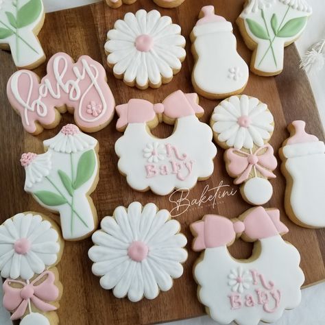 Oh Baby!  Hand decorated in rosey pink, white and green royal icing; these daisy themed cookies are the perfect treat for a boho, wildflower or floral baby shower. Each 3"-4" cutout cookie is rolled to 3/8" thickness for the perfect cookie to icing ratio. Baked with the freshest ingredients these delicious vanilla, almond sugar cookies are sure to sweeten any day. BY THE DOZEN This listing includes ONE DOZEN (12) baked to order cookies individually packaged, heat sealed in certified food safe clear bags, then bubble wrapped and boxed for secure shipping. (2) Bibs "Oh Baby" (2) Bottles (2) Rattles (2) "baby" Plaques (2) Daisies (2) Daisy Flowers Looking for something extra special?  Request a custom order here...  https://form.jotform.com/baketini/custom-cookie-request-form Food Allergy War Simple Flower Cookies, Daisy Baby Shower Cookies, Daisy Theme Cookies, Wildflower Baby Shower Cookies, Baby Cookies Decorated, Baby Shower Cookies Decorated, Baby In Bloom Sugar Cookies, Floral Baby Shower Cookies, Daisy Baby Shower Theme