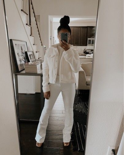 White Flare Pants Outfit, White Flare Jeans Outfit, Flare Pants Outfit, White Flare Jeans, White Flare Pants, Flare Jeans Outfit, Outfit Curvy, White Flared Jeans, Curvy Outfits