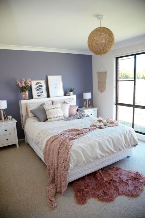 Bedrooms With Purple Walls, Beige White Purple Bedroom, Purple Scandinavian Bedroom, Purple And Blush Bedroom, Women Bedroom Color Ideas, Small Purple Bedroom, Lavender Master Suite, Violet Bedroom Ideas, Violet Room Ideas