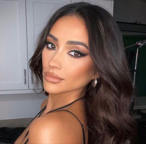 Matte Brown Makeup Looks, Makeup Look Black Dress, Wedding Guest Makeup For Black Dress, Simple Clean Makeup Look, Fall Date Night Makeup, Night Time Makeup Looks Brown Eyes, Makeup Looks Professional, Black Tie Glam Makeup, Hoco Makeup Black Dress