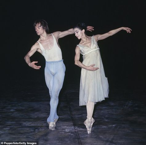 Rudolf Nureyev Apartment, Royal Danish Ballet, Artistic Poses, Margot Fonteyn And Rudolf Nureyev, Rudolph Nureyev, Lady Dancing, Marilyn Monroe Ballerina Sitting, Old Ballet Photos, Ballet Gif