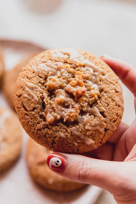 These coffee cake cookies are the ultimate fall cookie to enjoy with your pumpkin spice latte! They're gluten, egg, grain & dairy-free. Smart Sweets, Aip Cookies, Coffee Cake Cookies, Gf Treats, Unbound Wellness, Gf Sweets, Clean Sweets, Inflammation Recipes, Gf Cookies