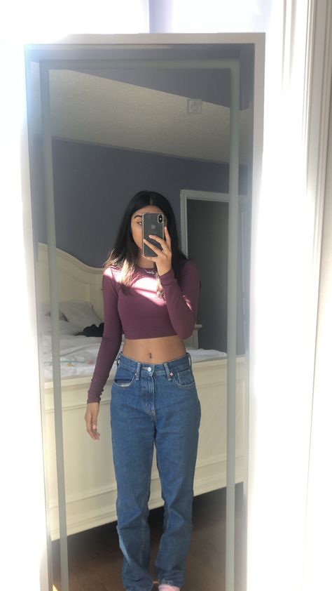 Tight Shirt Loose Pants Outfit, Loose Pants Outfit, Stylist Outfit, 90s Girl, Baddie Outfits Casual, Loose Pants, Pretty Selfies, Outfits Casual, Clothing Ideas