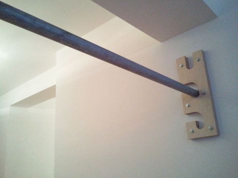 Small Space Gym, Diy Pull Up Bar, Home Made Gym, Small Home Gym, Plywood Projects, Diy Home Gym, Gym Room At Home, Diy House Renovations, Deco Bedroom