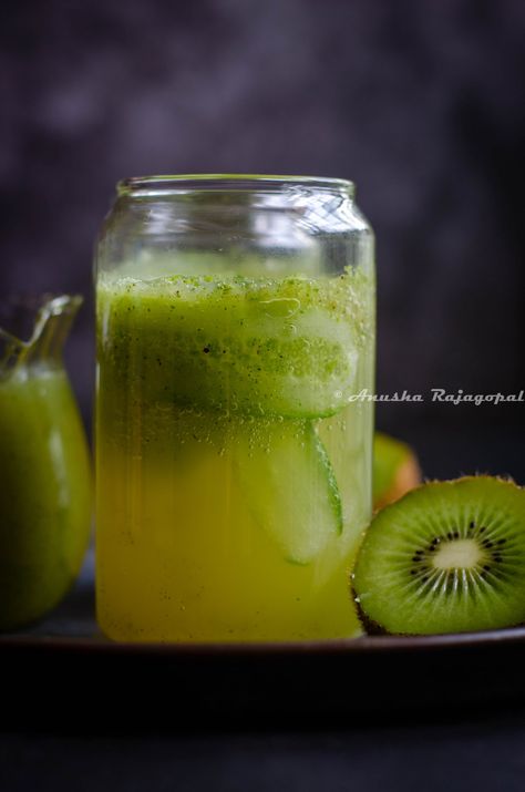 Cucumber Lemonade Recipe, Cucumber Drink, Cucumber Lemonade, Green Lemonade, Summer Drink Recipes, Persian Cucumber, Lemonade Recipe, Cucumber Recipes, Chaat Masala