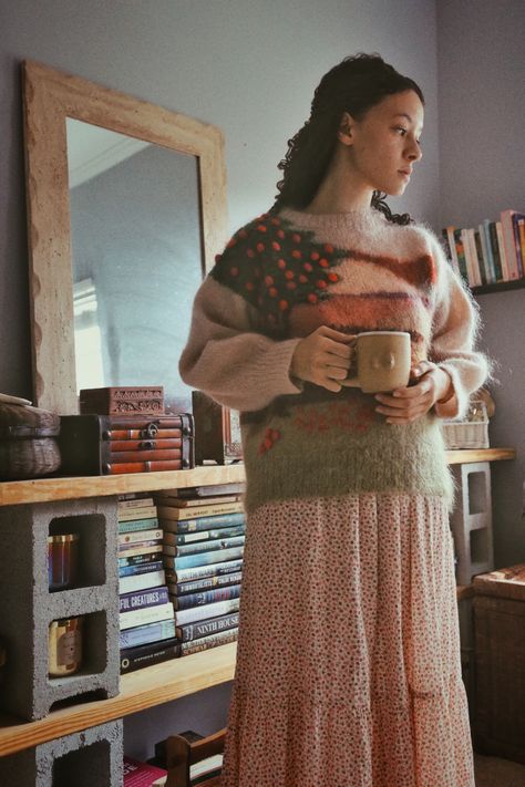 Oversized Vintage Sweater Outfit, Vintage Knit Sweater Outfit, 80s Sweater Outfit, Modern Cottage Core Outfit, Landscape Sweater, Vintage Sweaters, Fashion Advice, Autumn Winter Fashion, New Outfits