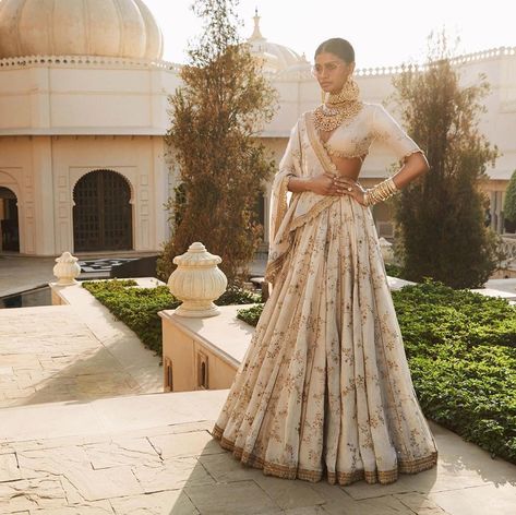 Sabyasachi’s Lightweight Outfits For Your Intimate Wedding That Are 'As Light as a Feather'! Sabyasachi Bridesmaid, Sabyasachi Lehenga Bridal, भारतीय दुल्हन संबंधी, Sabyasachi Bridal, Gold Lehenga, Simple Lehenga, Sabyasachi Lehenga, Indian Outfits Lehenga, Nikkah Dress