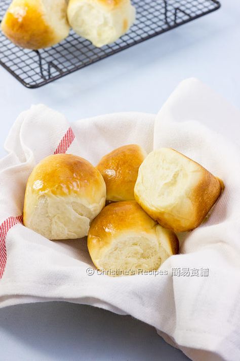 Butter Buns (with Tips on making fresh buns for breakfast) - Christine's Recipes: Easy Chinese Recipes Fresh Buns, Butter Buns, Homemade Buns, Easy Chinese Recipes, Recipes Delicious, Easy Chinese, Bread Bun, Bun Recipe, Chinese Recipes