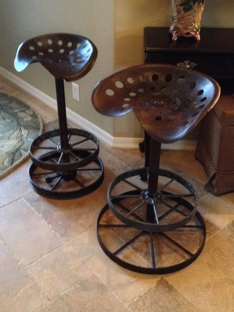 Tractor Seat Bar Stools, Tractor Seat Stool, Tractor Seats, Old Tractor, Deco Originale, Wagon Wheel, Metal Projects, Retro Home Decor, Welding Projects