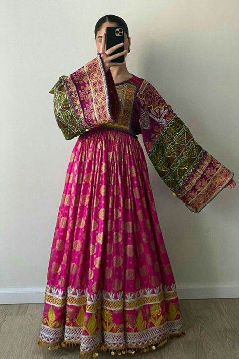 Afghani Dresses, Afghani Clothes, Old Dress, Afghan Wedding, Afghan Fashion, Afghan Clothes, Polka Dot Maxi Dresses, Pakistani Fancy Dresses, Desi Fashion Casual