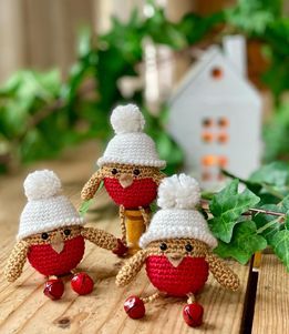 Crochet Robin, Crochet Christmas Ornaments Free, Drops Baby, Crochet Christmas Gifts, Crochet Christmas Decorations, Bobble Hat, Can't Stop Won't Stop, Crochet Christmas Ornaments, Bobble Hats