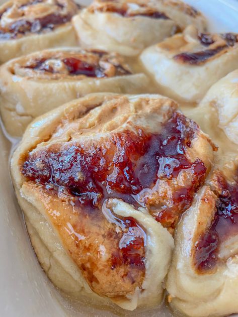 Peanut Butter and Jelly Sweet Rolls - Peanut Butter and Jilly Gluten Free Comfort Food, Jelly Sweet, Gluten Free Dough, Gluten Free Desserts Healthy, Jelly Desserts, Vegan Cinnamon Rolls, Vegan Breakfasts, Yummy Deserts, Vegan Peanut Butter