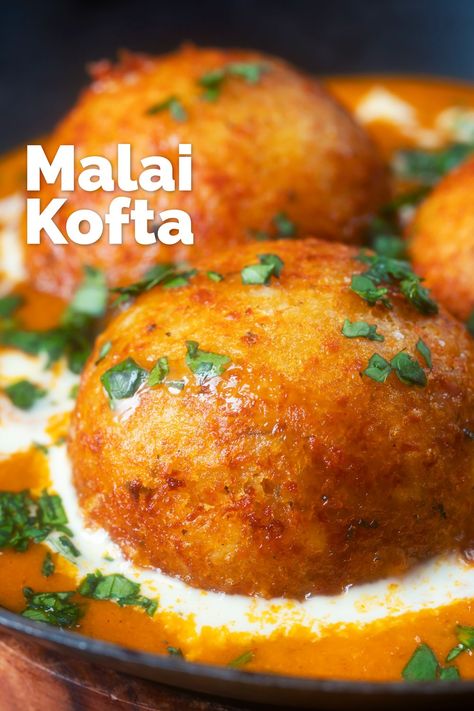 Malai kofta is a glorious vegetarian dish from the north of India featuring fried balls of potato and paneer in a spicy tomato based gravy. This dish has a long old list of ingredients and may seem quite complex, but it is a series of very simple tasks and it cooks in a shade under 1 hour! Veg Kofta Recipe, Fried Balls, Veg Dinner Recipes, Kofta Recipe, Malai Kofta, Vegetarian Dish, Tandoori Masala, Curry Recipes Indian, Veg Dishes