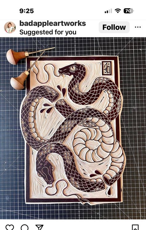 Woodcut Prints Printmaking Art, Linolium Printing Designs, Small Lino Prints, Lino Block Printing Ideas, Linography Ideas, Linoleum Printmaking Ideas, Relief Printing Ideas, Lino Block Printing, Simple Linocut Designs