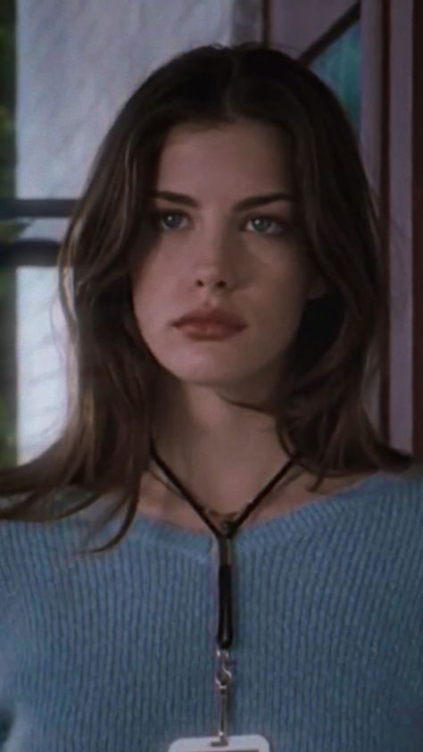 90s Liv Tyler, Liv Tyler 90s Hair, Empire Records Corey, Corey Empire Records, Liv Tyler Wallpaper, Liv Tyler Haircut, Liv Tyler That Thing You Do, Liv Tyler Short Hair, Liv Tyler Aesthetic