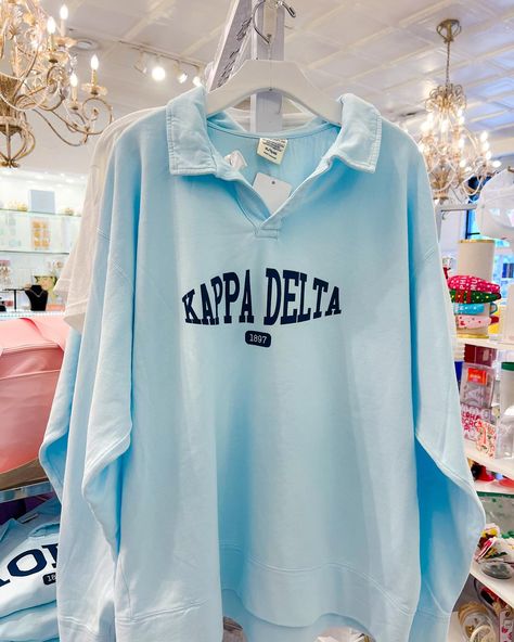 ALL NEW 🩵 This polo sorority sweatshirt is an absolute favorite! Come and get it today, they are going fast! Cute Sorority Merch, Sorority Merch Ideas, Sorority Tshirt Designs, Greek Toga, Kappa Delta Sorority, Spring Recruitment, Sorority Pr, Sorority Shirt Designs, Sorority Shirt