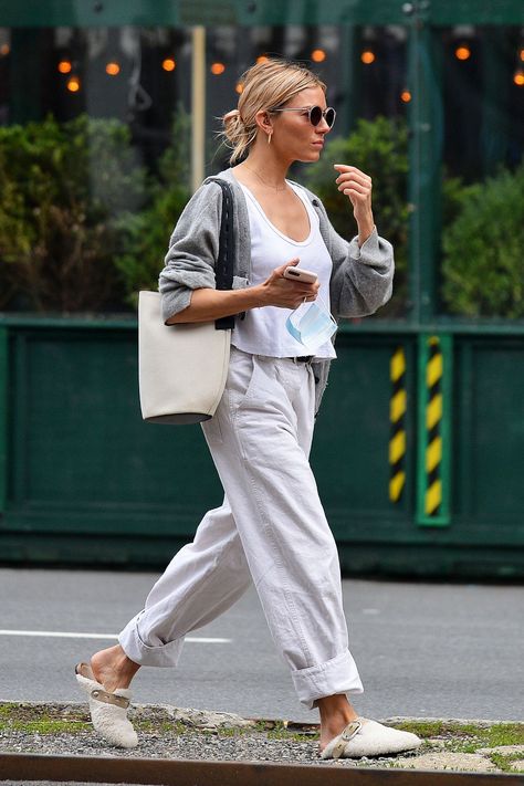 Sienna Miller Street Style, Sienna Miller Style, Street Style Nyc, Go Viral On Tiktok, Viral On Tiktok, Mum Fashion, Mama Style, Sienna Miller, Making Waves