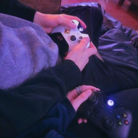 Gamer Couple, Gamer Boyfriend, High School Romance, I Hate Love, Gamer Boy, Gay Aesthetic, Baby Love Quotes, Couples Vibe, Red Zone