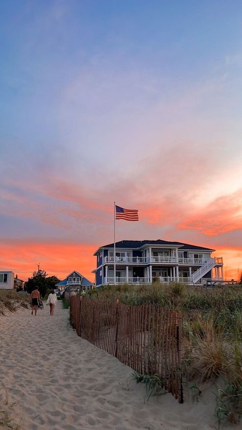 Outer Banks Beaches, Outer Banks House Aesthetic, Kook Summer Aesthetic, Beach Towns In The Us, Obx Beach Aesthetic, Charleston Outer Banks, Outer Banks Summer Bucket List, Beach Country Aesthetic, Beach House At Night