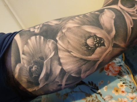 Realism tattoo, flower tattoo, remembrance 😊, black and white tattoo, grey shade tattoo, poppies 😊 Shaded Tattoo Sleeve, Grey Shading Tattoo, Flower Tattoos Realism, Light Grey Tattoo, Black And White Poppy Tattoo, Poppies Tattoo Black And White, Poppy Tattoo Black And White, Realistic Flower Tattoo Black And White, Poppy Tattoo Black And Grey