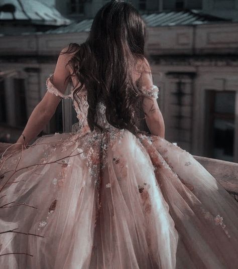 princess | aesthetic Royal Core, Fairytale Aesthetic, Ethereal Dress, Queen Aesthetic, Royalty Aesthetic, Royal Aesthetic, Princess Core, School Tips, Fantasy Gowns