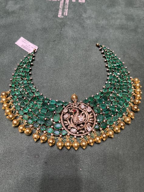 Emerald Necklace Indian, Diamond Vaddanam, Vintage Indian Jewelry, Neck Pieces Jewelry, Antique Necklaces Design, Diamond Jewelry Set, Diamond Pendants Designs, Indian Bridal Jewelry Sets, Fancy Jewelry Necklace