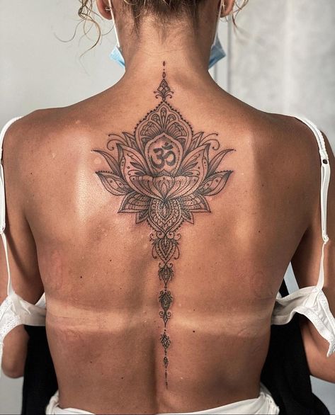 Neck Tattoo Cover Up, Tattoo Ideas Inspiration, Spine Tattoo Ideas, Back Of Neck Tattoo, Neck Tattoo For Guys, Tasteful Tattoos, Inspiration Tattoos, Spine Tattoos For Women, Shark Tattoos