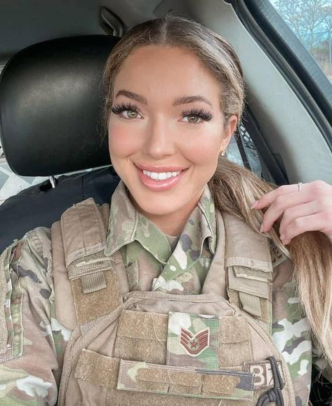 I Found Love, Women's Military Uniform, Female Army Soldier, Jessica Brown, Female Cop, Hot Army Men, Female Marines, Bra Image, Video Call With Boyfriend Screen Photo