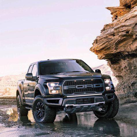 Black Ford Raptor, Ford Raptor Truck, Aesthetic Car Accessories, Raptor Truck, Tokyo Drift Cars, Hd Photography, Ford F 150 Raptor, Tokyo Drift, Rolls Royce Wraith