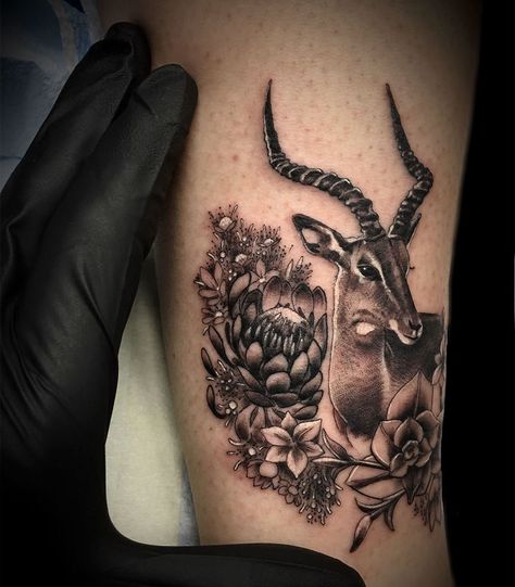 10+ Awesome Succulent Tattoo Ideas For People Who Are Crazy About Succulents Succulents Tattoo, South Africa Tattoo, Springbok Jersey, Succulent Tattoo Ideas, Africa Tattoo, Succulent Tattoo, Flower Shoulder Tattoo, Tattoo Roses, Africa Tattoos