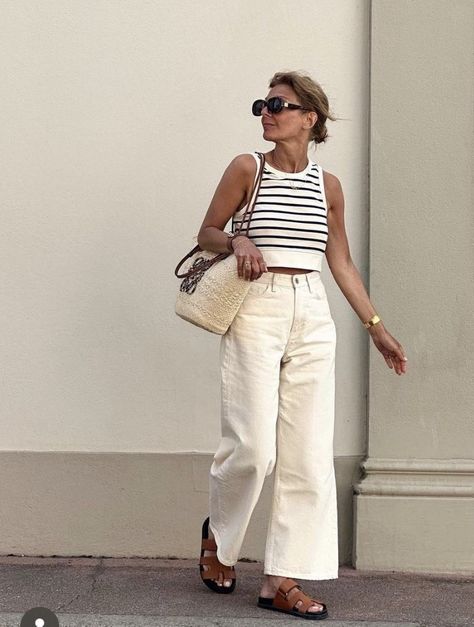 Tan Sandals Outfit, Spring Minimalist Outfit, Cream Jeans Outfit, Modest Casual Outfits, Style Désinvolte Chic, Cream Jeans, Timeless Outfits, Classic Style Outfits, Jeans Outfit Summer