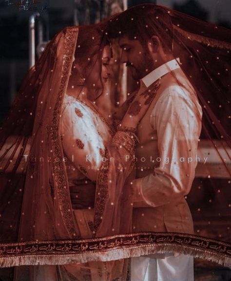 Pakistani Wedding Photoshoot, Pakistani Bridal Photoshoot, Nikkah Photoshoot Ideas, Muslim Wedding Aesthetic, Shaadi Photoshoot, Indian Proposal, Indian Bridal Photography, Nikkah Aesthetic, Bride Groom Photoshoot