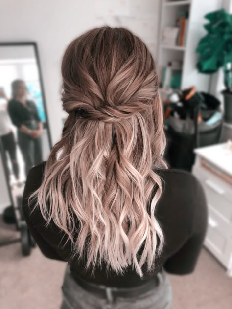 Wedding Party Hairstyles Half Up Half Down, Bridesmaid Hair Curls Half Up, Half Up Hair For Wedding Bridesmaid, Hair For Wedding Bridesmaid Half Up, Half Up Half Down Wedding Hair Fine, Bride Hair For Medium Length, Bridesmaids Hair Styles Down, Simple Wedding Bridesmaid Hair, Winter Bridesmaids Hairstyles