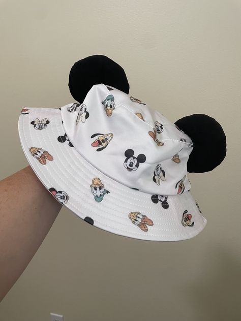 Disney bucket Hat Disney Hats For Boys, Mickey Bucket Hat, Boys Mickey Ears, Boy Mickey Ears, Disney Accessories Outfit Ideas, Disney Outfits For Boys, Disney Bucket Hat, Mickey Ears Hat, Baby Boy Disney