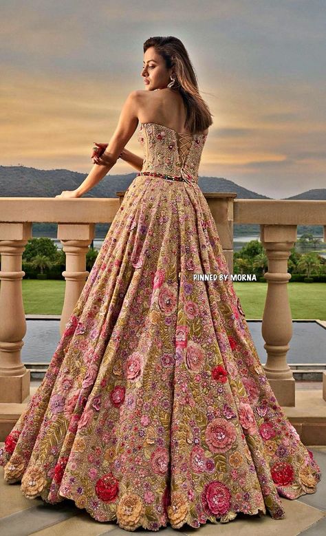 Tarun Tahiliani - India 🇮🇳 Lehenga Bridal Look, Red Lehenga Bridal, Tarun Tahiliani Bridal, Pastel Lehenga, Wardrobe Planner, Lehenga Bridal, Wedding Outfits For Women, Trending Wedding, Lehenga Choli Wedding