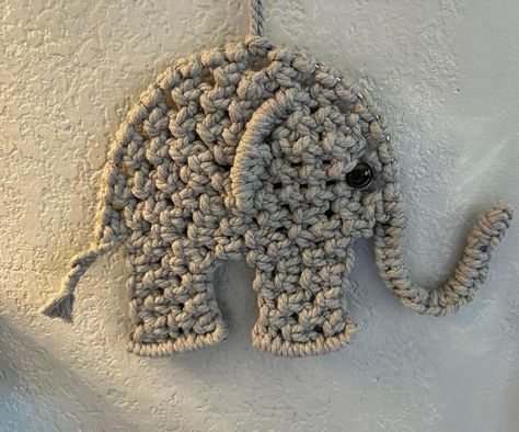 Lion Macrame Wall Hanging, Macrame Squirrel, Elephant Macrame, Animal Macrame, Macrame Elephant, Macrame Animals, Macrame Nursery, Pola Macrame, Macrame Baby