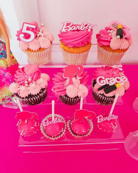 #BarbieMagic #barbie #barbieparty #barbie #barbiestyle #pink #sweets #cupcakes #partyplanner #PartyPlanning Cupcakes Barbie, Sweets Cupcakes, Barbie Cupcakes, Pool Cake, Girls Party Games, Pink Sweets, Cake Decorating For Beginners, Mermaid Party Decorations, Oktoberfest Party