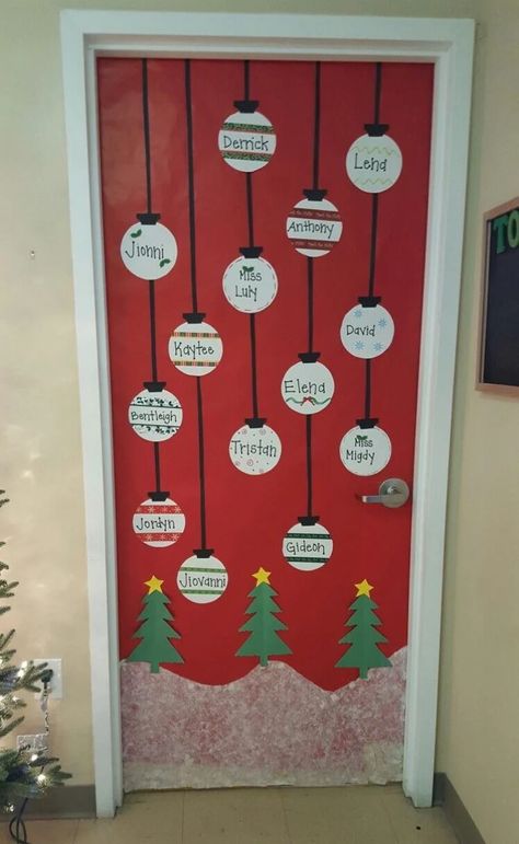 Find The Summer Guide For Backyard Party Decoration Ideas Here! Door Decorations Classroom Christmas, Christmas Bulletin Boards, Holiday Door Decorations, Classroom Christmas Decorations, Diy Christmas Door, Christmas Door Decorating Contest, Christmas Classroom Door, School Door Decorations, Christmas Door Decoration