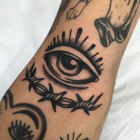 Artistry Meets Self-Expression In These 122 Summary Tattoo Concepts Check more at https://howcandothis.com/manstyle/artistry-meets-self-expression-in-these-122-summary-tattoo-concepts-39/ Old School Tattoo Man, Nail Tattoo Traditional, Traditional Eye Tattoo Design, Old School Eye Tattoo, Old School Tattoo Hand, Small Old School Tattoo, American Traditional Eye Tattoo, Hand Traditional Tattoo, Tatto Old Scold