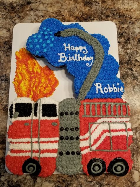 Firetruck Birthday Cupcake, Fire Truck Cupcake Cake, Truck Cupcake Cake, Fire Truck Cupcakes, Truck Cupcakes, Firetruck Cake, Farm Animal Cakes, Pull Apart Cake, Fireman Party