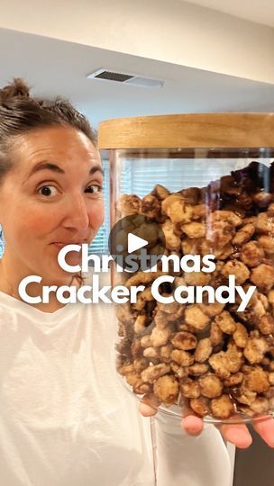 4.7K reactions · 520 shares | Cracker Candy Season 😋 Filling up my holiday treat jar with my fav way to make this nostalgic holiday sweet! #holiday #holidayseason #holidayrecipes #christmas #christmastreats | Jacqui Saldaña Simple Recipes | jacquisaldana · Original audio Oyster Cracker Snack, Easy Christmas Candy Recipes, Cracker Candy, Christmas Sweet Treats, Appetizer Sandwiches, Oyster Crackers, Christmas Cracker, Candy Treats, Treat Jar