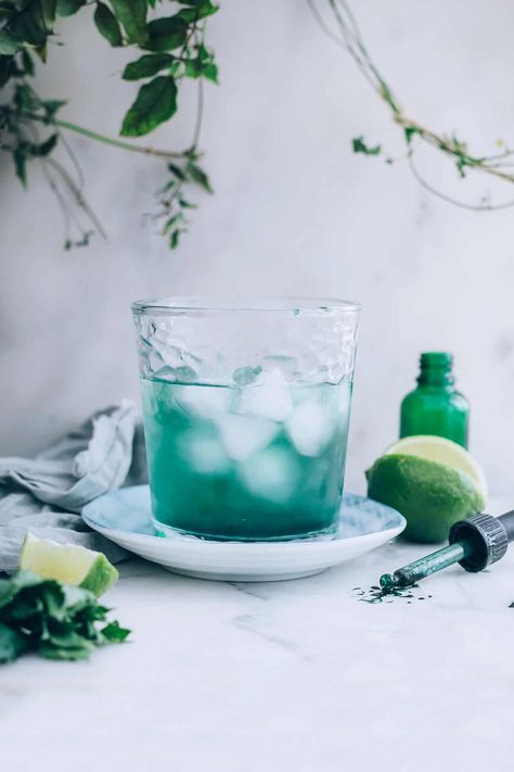 Detox Limeade + The Benefits of Adding Chlorophyll to Your Diet | Hello Glow Chlorophyll Water, Limeade Recipe, Natural Medicine Cabinet, Hello Glow, Matcha Benefits, Holistic Nutritionist, Matcha Green Tea, Detox Smoothie, Detox Diet