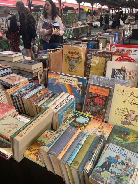 second hand vintage books reading queen victoria market melbourne australia Rainbow Goblins, Queen Victoria Market, Melbourne Victoria, Books Reading, Book Marketing, Queen Victoria, Great Stories, Melbourne Australia, Vintage Books