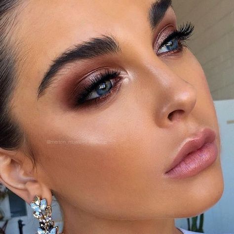 I'm obsessed with this beautiful look for blue eyes! Make Up Humor, Eye Makeup Glitter, Amazing Wedding Makeup, Makeup Masterclass, Wedding Makeup Tips, Contour Highlight, Formal Makeup, Smink Inspiration, Makijaż Smokey Eye