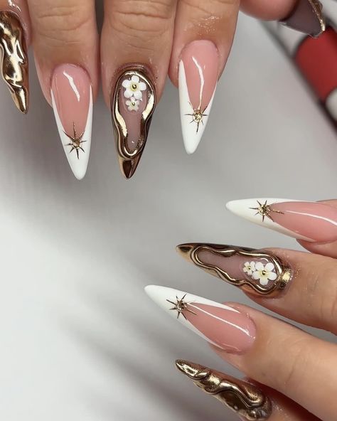 Nail Art Blanc, Chrome French, White French Nails, Stilleto Nails Designs, Fancy Nails Designs, Girly Acrylic Nails, Simple Acrylic Nails, Glow Nails, Dope Nail Designs