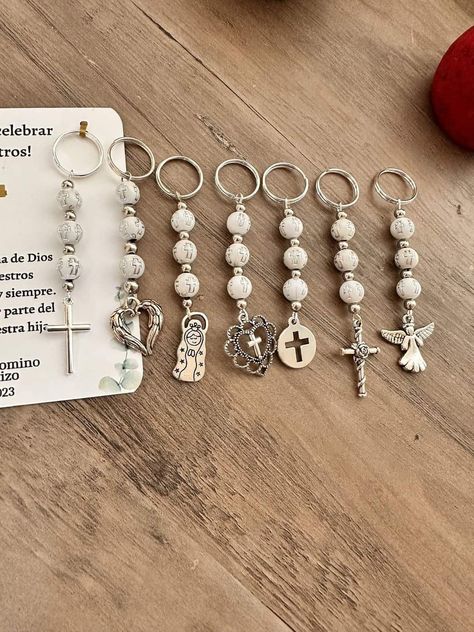 Ideas Souvenirs, Recuerdos Primera Comunion Ideas, Ideas Bautizo, Bautizo Ideas, First Communion Favors, Keychain Craft, Communion Favors, Christian Crafts, Catholic Jewelry