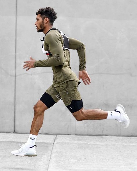 Puma Pictures, Training Photoshoot, Active Fits, Mens Activewear Fashion, Athletic Photoshoot, Mens Running Clothes, Running Outfit Men, Sporty Outfits Men, Activewear Photoshoot